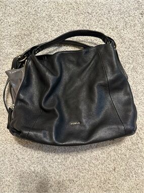 Furla Elizabeth Black Pebbled Leather 2 way Hobo Bag Gray Expansion